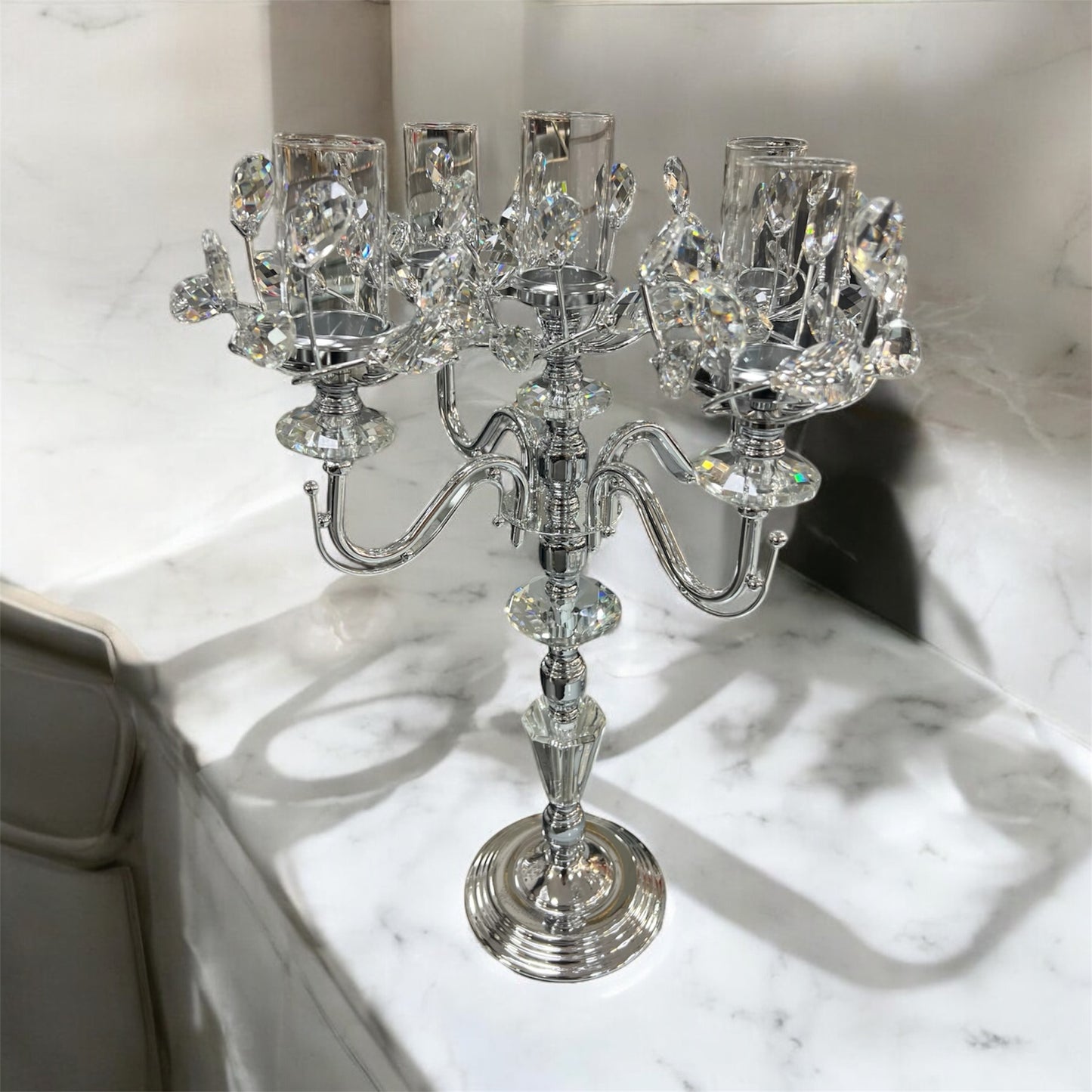 Candelabro de Cristal y Metal Plateado con 5 Brazos — Estilo Elegante y Moderno