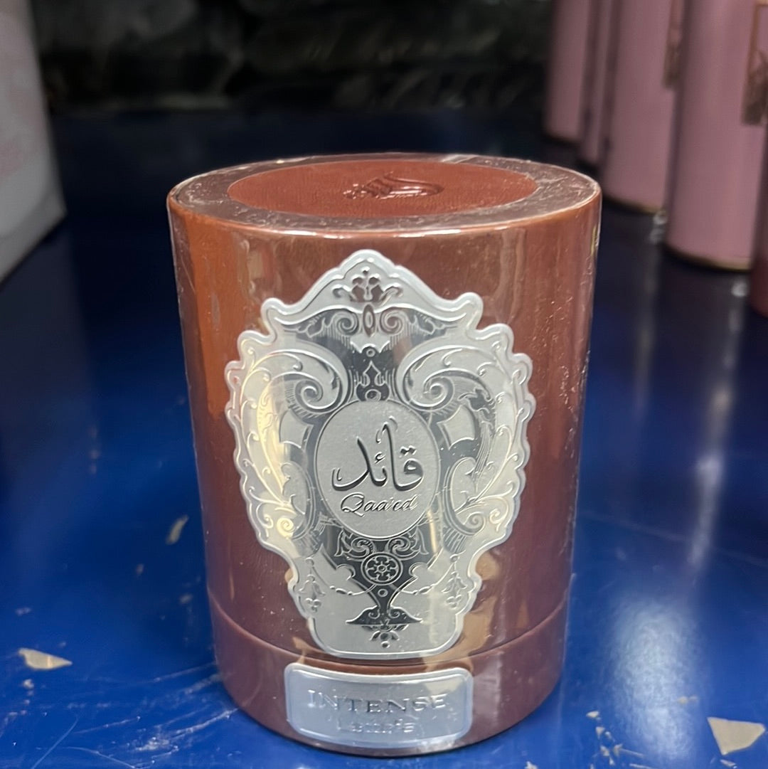 Qaa’ed Intense de Lattafa: La Elegancia de un Perfume Oriental Especiado para Hombres 🌟✨