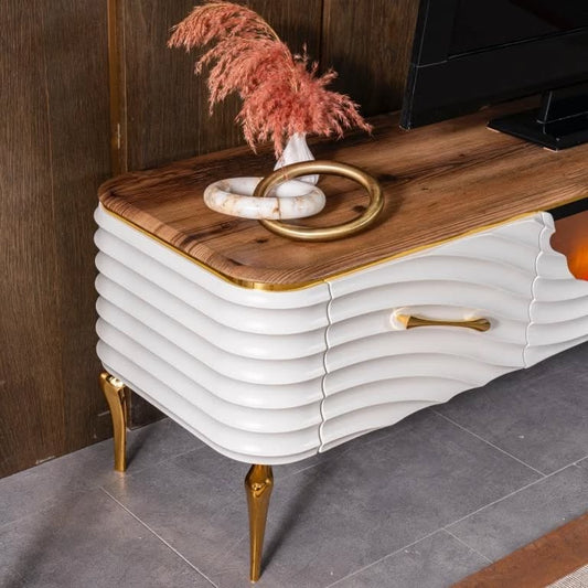 Mesa de TV con chimenea digital - BLANCO BASE DE MADERA CON DETALLES EN DORADO