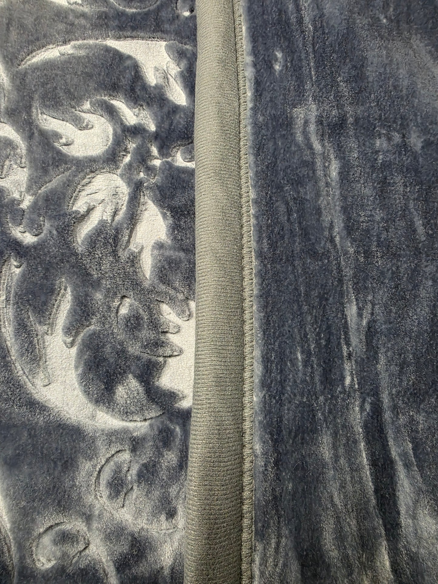 🛏️✨ Manta Súper Suave de Lujo HOME Deluxe 220x240 cm – 5,65 kg – 100% Poliéster – Gramaje 1.070 g/m² - COLOR GRIS OSCURO