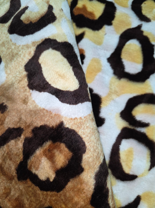 Manta Royal Eskimos 220 x 240 cm – 4 kg | Alta Calidad, Súper Suave y Cálida – 100% Poliéster - PANTERA