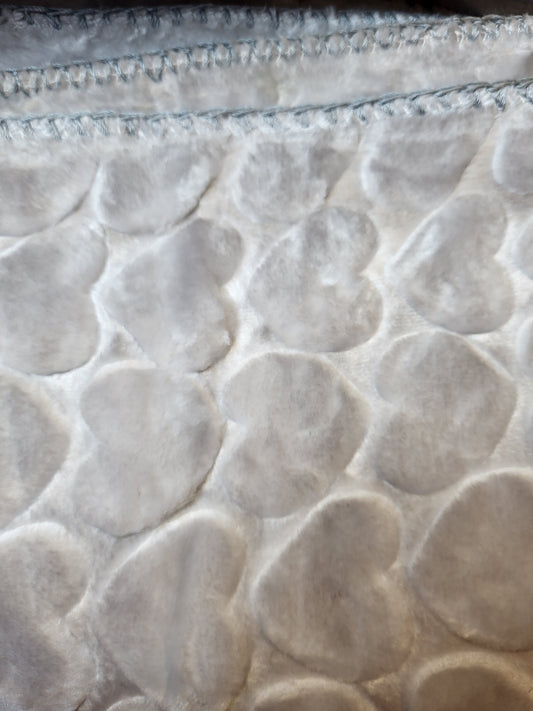 150 x 220 - Manta Rosa Súper Suave con Relieve 3D de Corazones – Tacto Terciopelo, Ribete Reforzado, Ideal Sofá o Cama - COLOR GRIS FLOJO