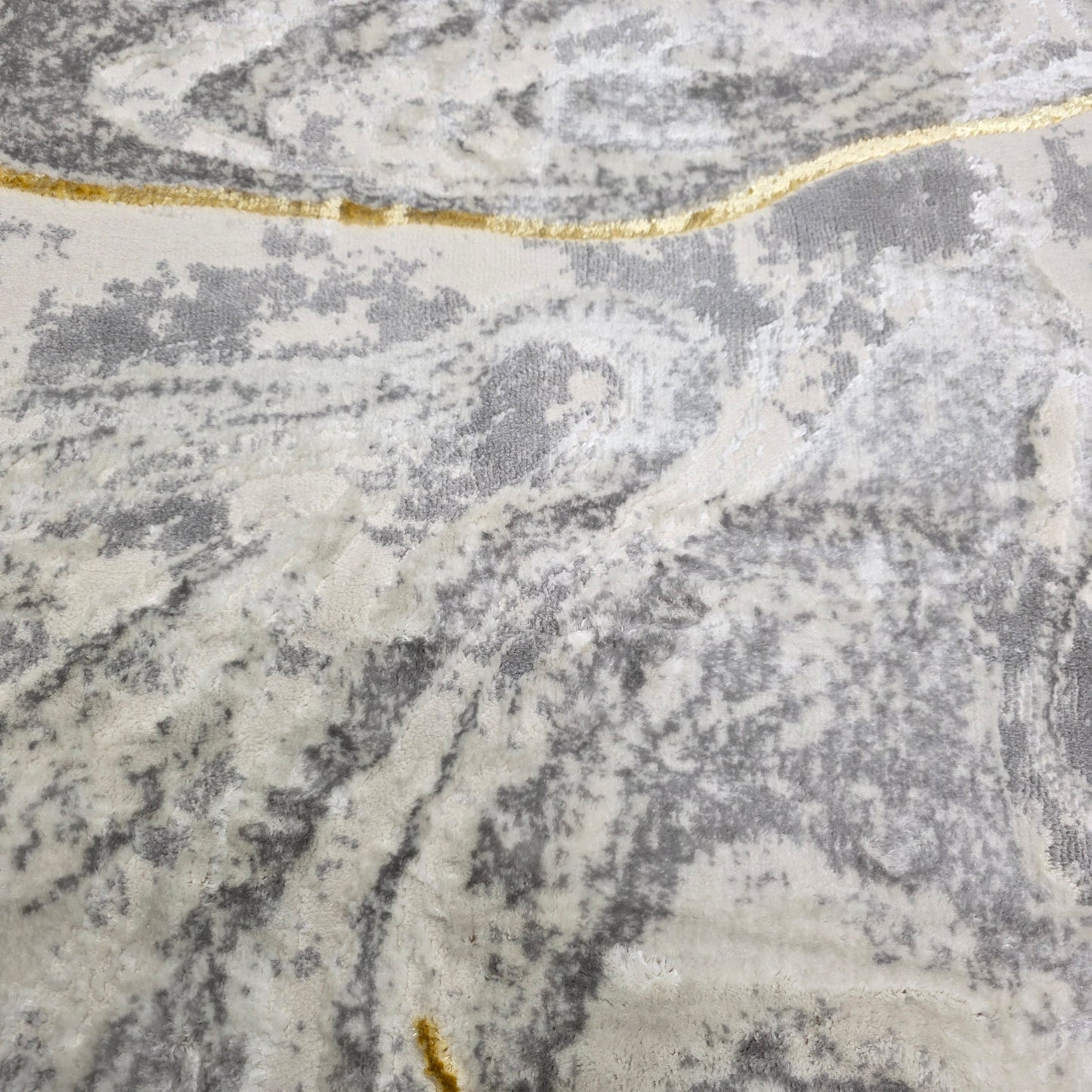Alfombra Diseño Mármol Gris con Detalles Dorados – Estilo Moderno y Refinado