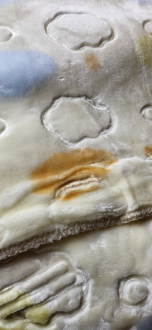 🌙🤍 Manta para Bebé – Nubes Suaves en Tonos Neutros