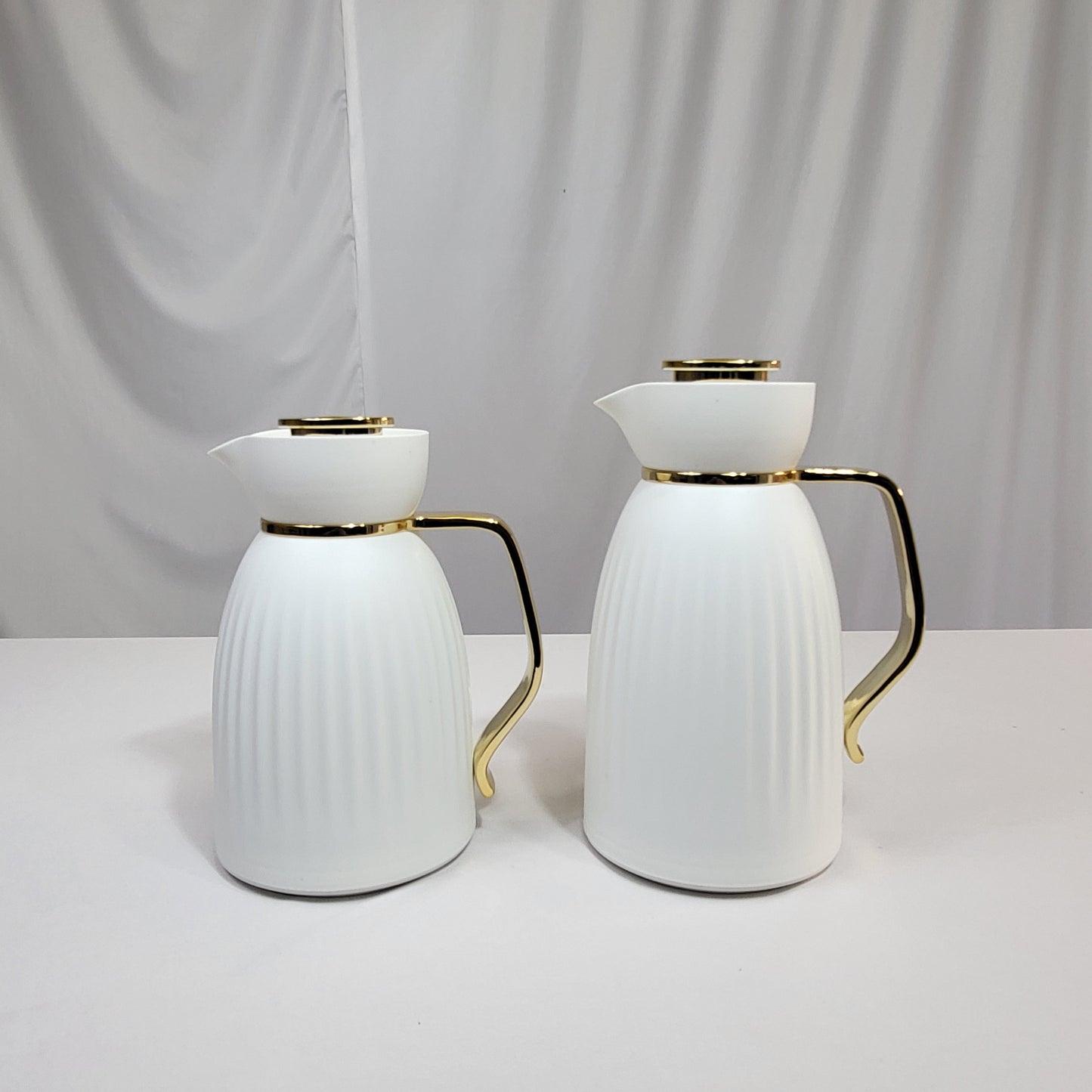 Set de 2 Termos Amina 1L + 0,6L con Asa Dorada - COLOR BLANCO