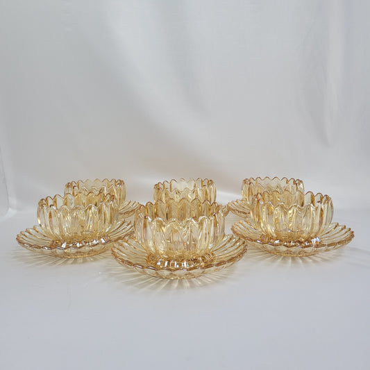 Set de 6 Bowls de Cristal Ámbar Dorado con Diseño Pétalos de Flor y Platillo