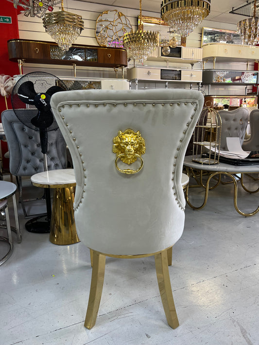 ✨ Cadeira MODELO leon estofada bege com acabamento dourado – Elegância moderna para a sua casa ✨