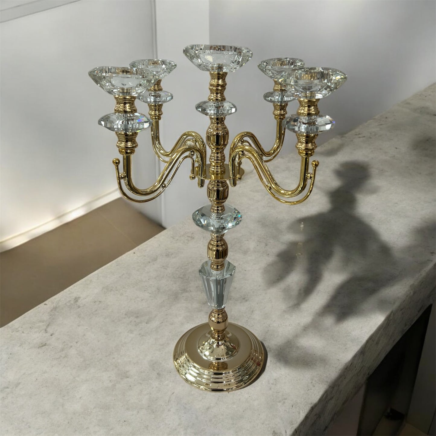 Candelabro mediano de 5 brazos con diseño elegante