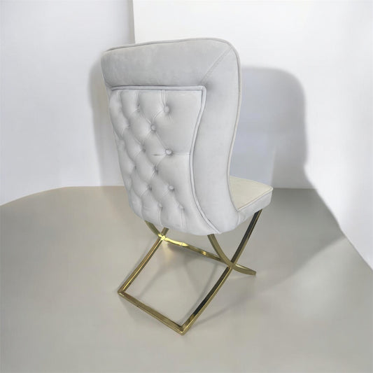 Cadeira de Jantar de Luxo Modelo "Bongo V-01" - Estofamento Branco V-01 e Pernas Douradas ✨
