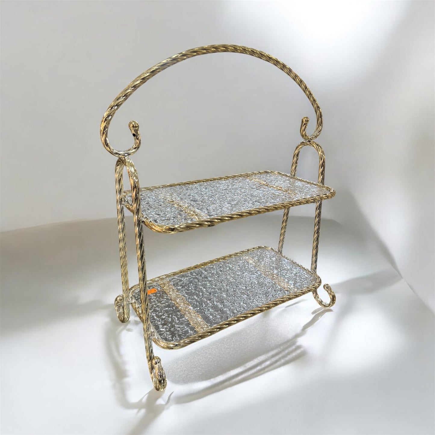 🏷 Bandeja Decorativa de 2 Pisos con Estructura Dorada y Cristal Texturizado – Estilo Clásico y Elegante