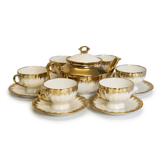Juego de Té de Porcelana con Detalles Dorados – 6 Piezas