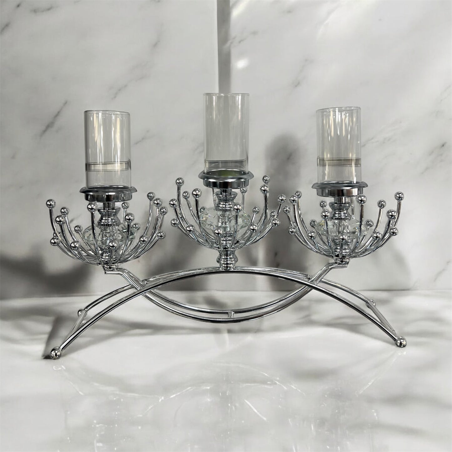 Candelabro Plateado de Cristal para 3 Velas – Centro de Mesa Moderno y Elegante