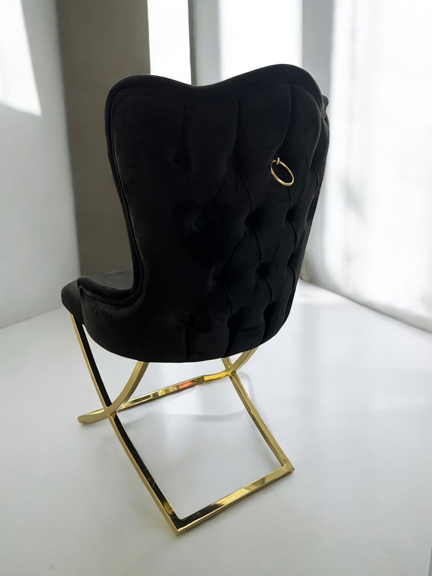 Silla terciopelo BELINDAV28 color negro, patas de metal dorado