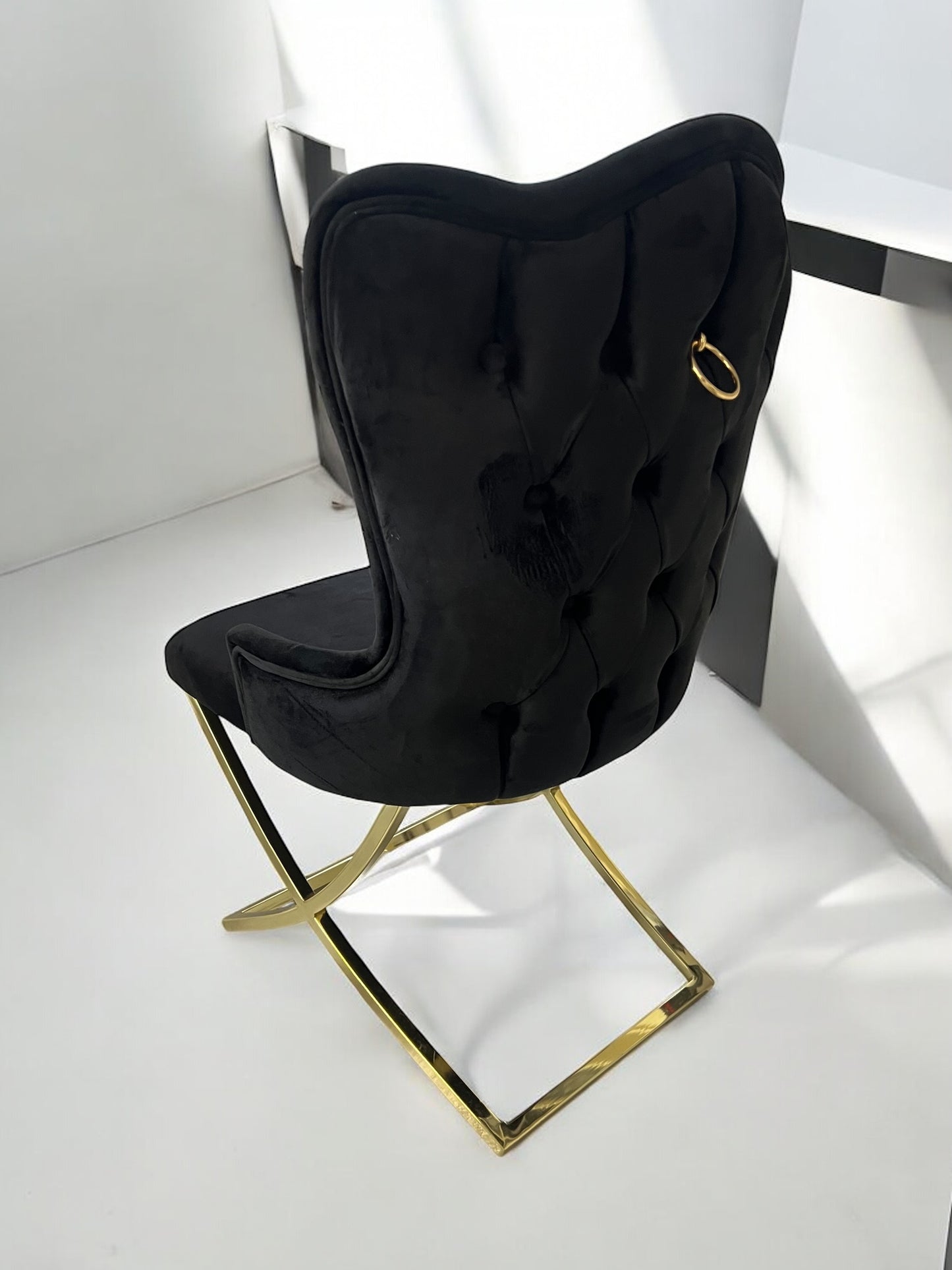 Silla terciopelo BELINDAV28 color negro, patas de metal dorado