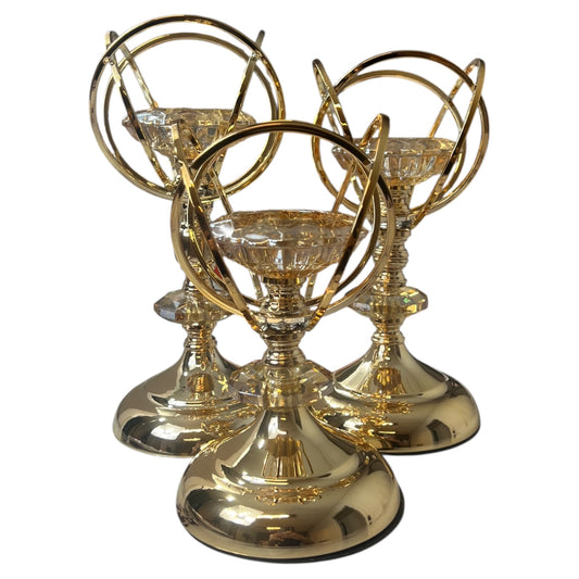Set de 3 portavelas decorativos en metal dorado con punta de cristal tallado