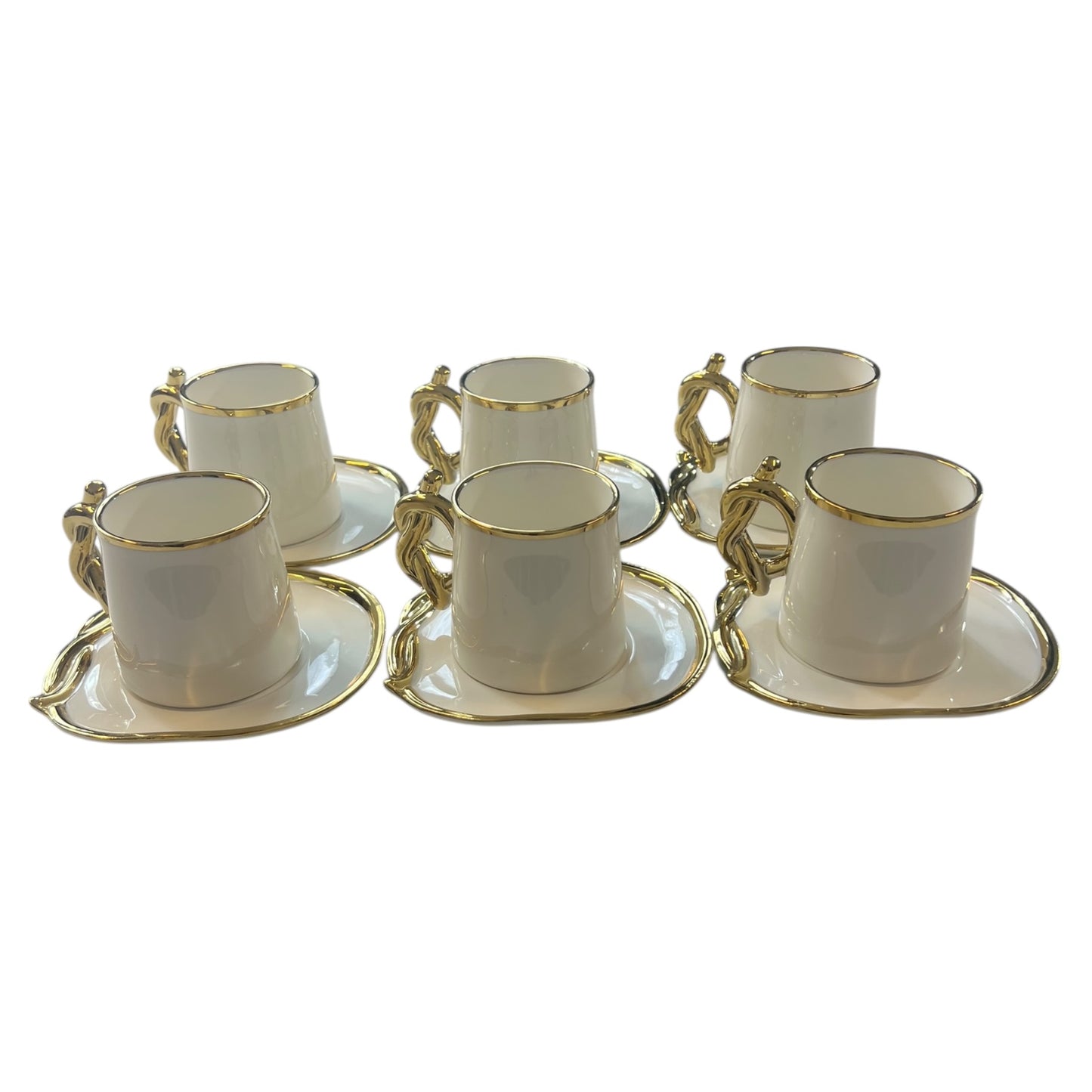 ☕ Conjunto de 6 xícaras com pires – Design elegante com detalhes dourados ✨