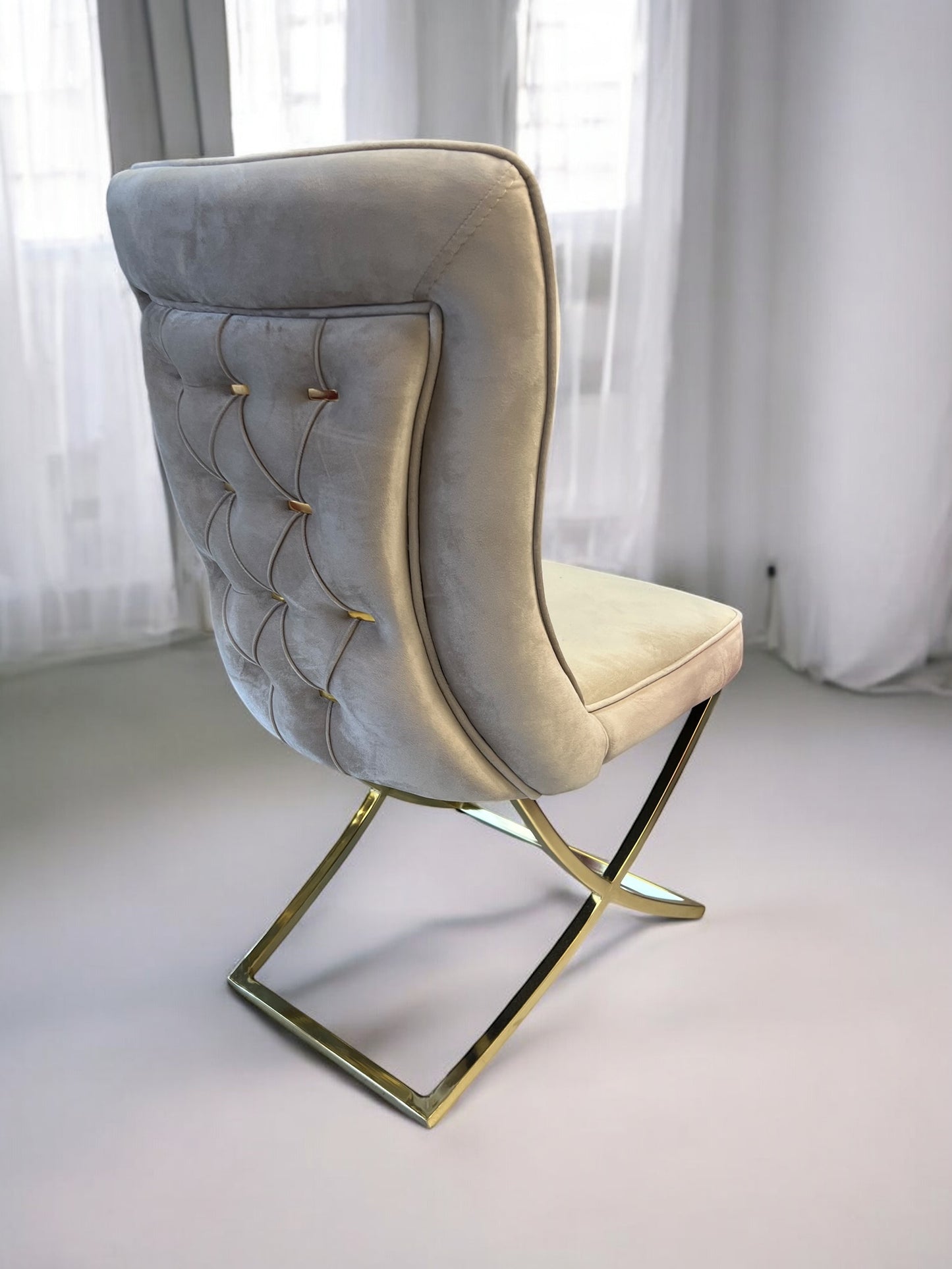 Silla de Comedor de Lujo Modelo "Clover V-03" - Tapizado Beige V-03 y Patas Doradas ✨