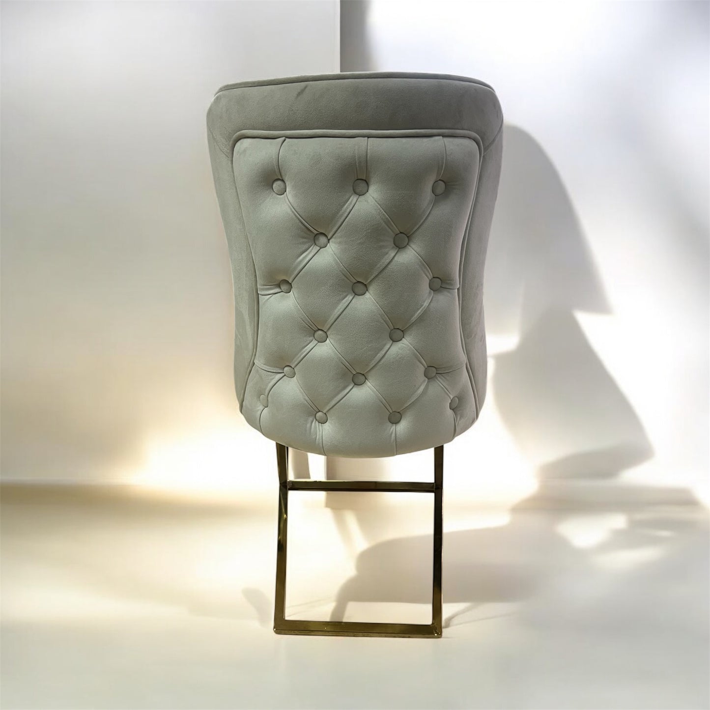 Silla terciopelo para comedor beig claro, patas metal dorado