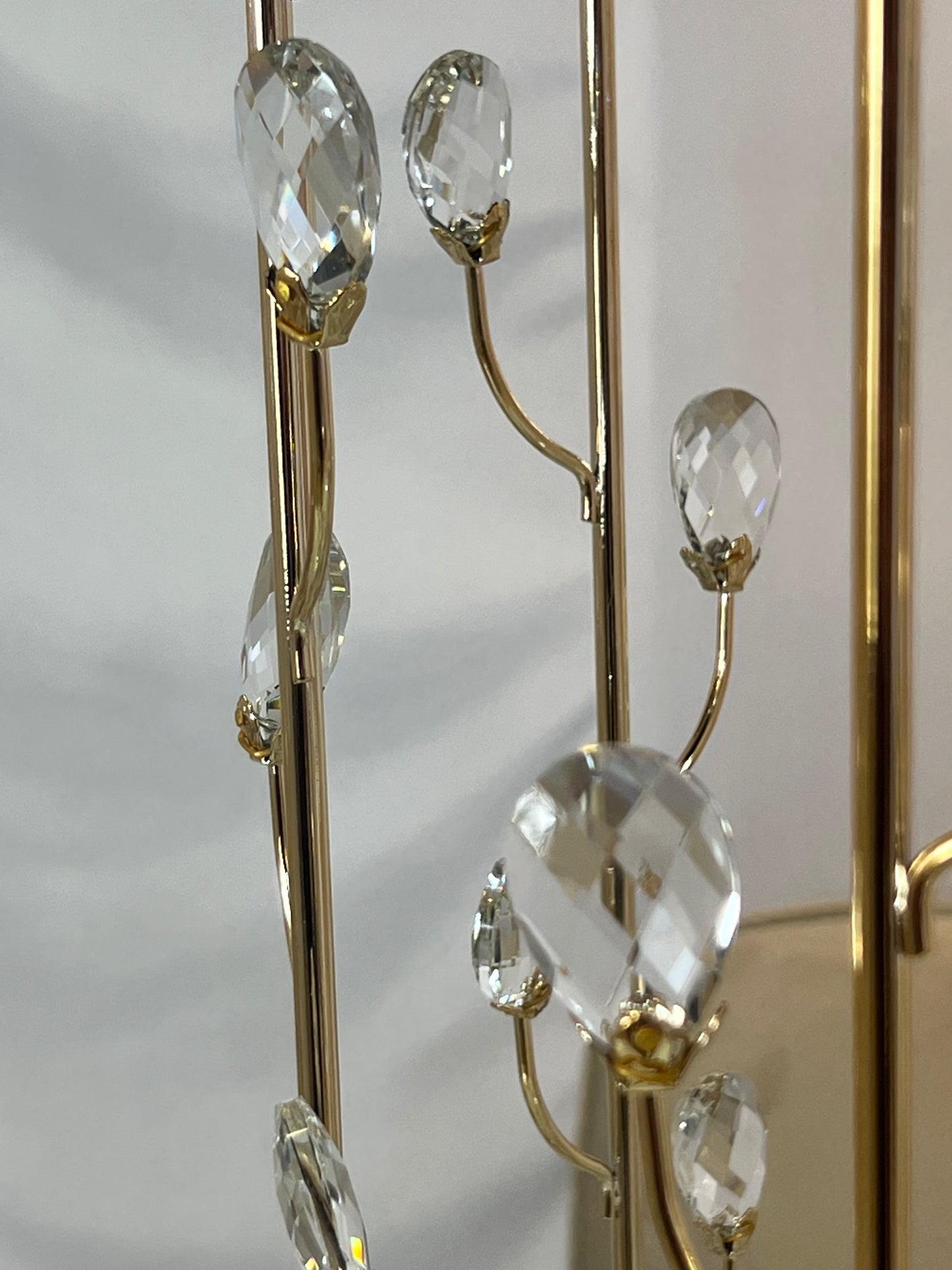 ✨ Set de 3 Mesas Decorativas de Lujo – Dorado con Cristales y Superficie de Espejo 🪞