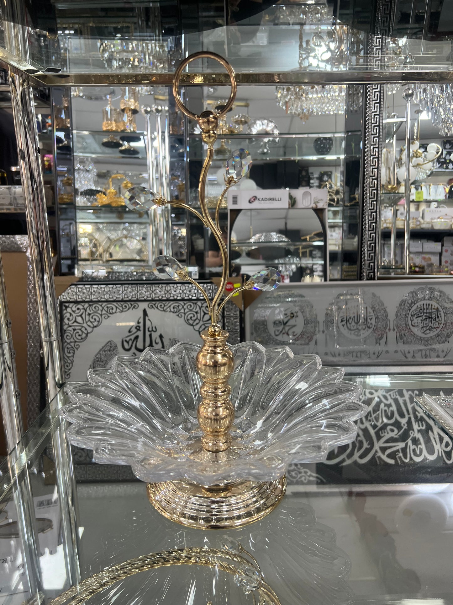 Árbol decorativo de cristal con base dorada