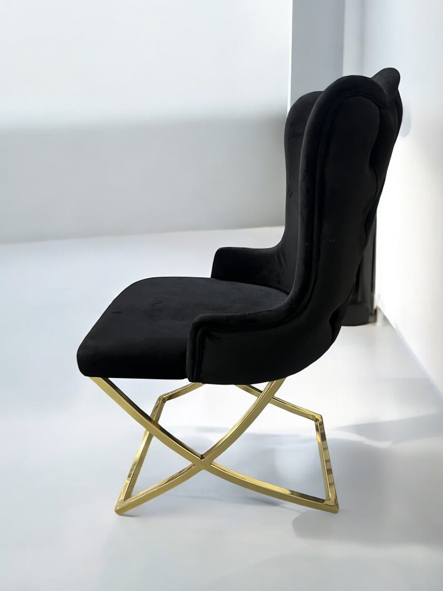 Silla terciopelo BELINDAV28 color negro, patas de metal dorado