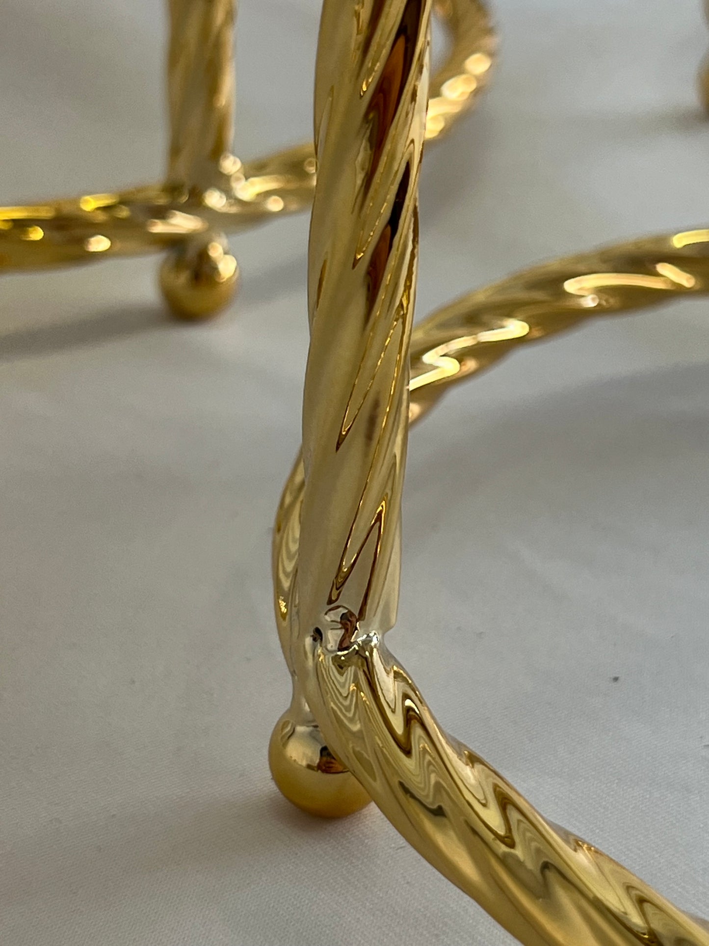 Set de 3 Pedestales Dorados Rectos con Espejo – Diseño Fino y Versátil