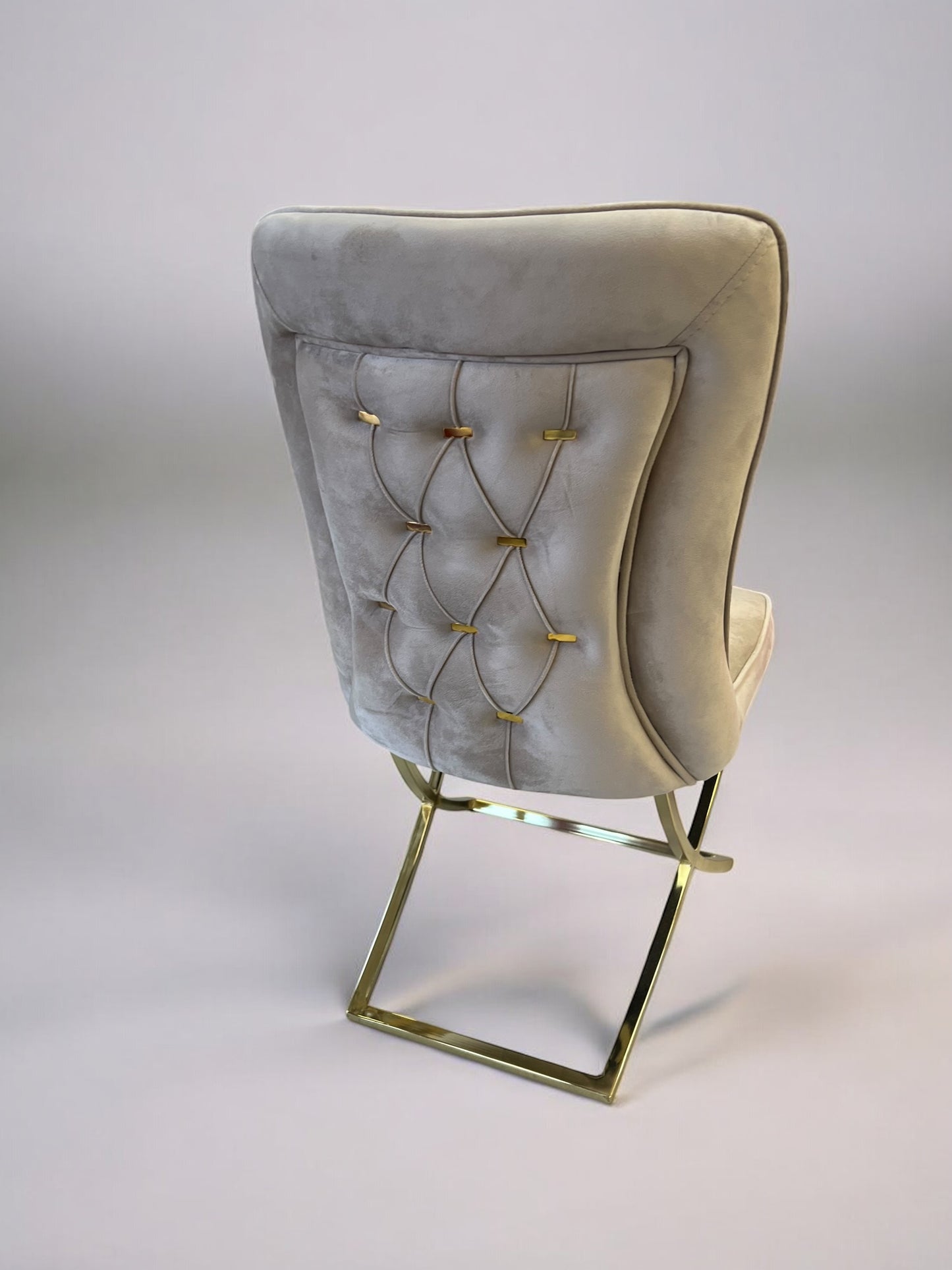 Silla de Comedor de Lujo Modelo "Clover V-03" - Tapizado Beige V-03 y Patas Doradas ✨