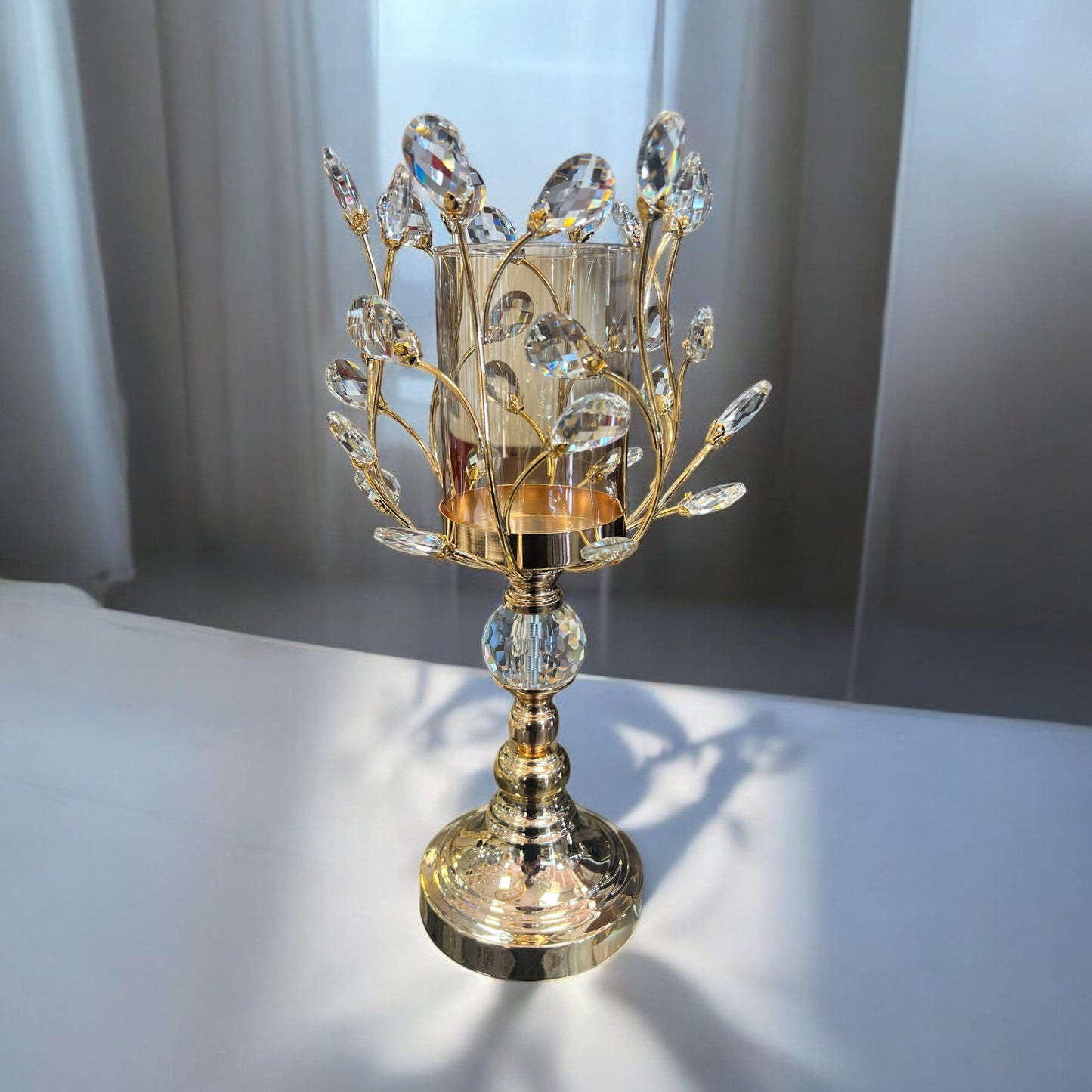 Portavelas elegante con flores de cristal doradas