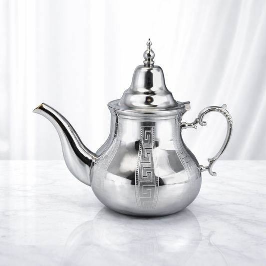 Chaleira Elegante de Aço Inoxidável com Gravação Clássica e Acabamento Espelhado