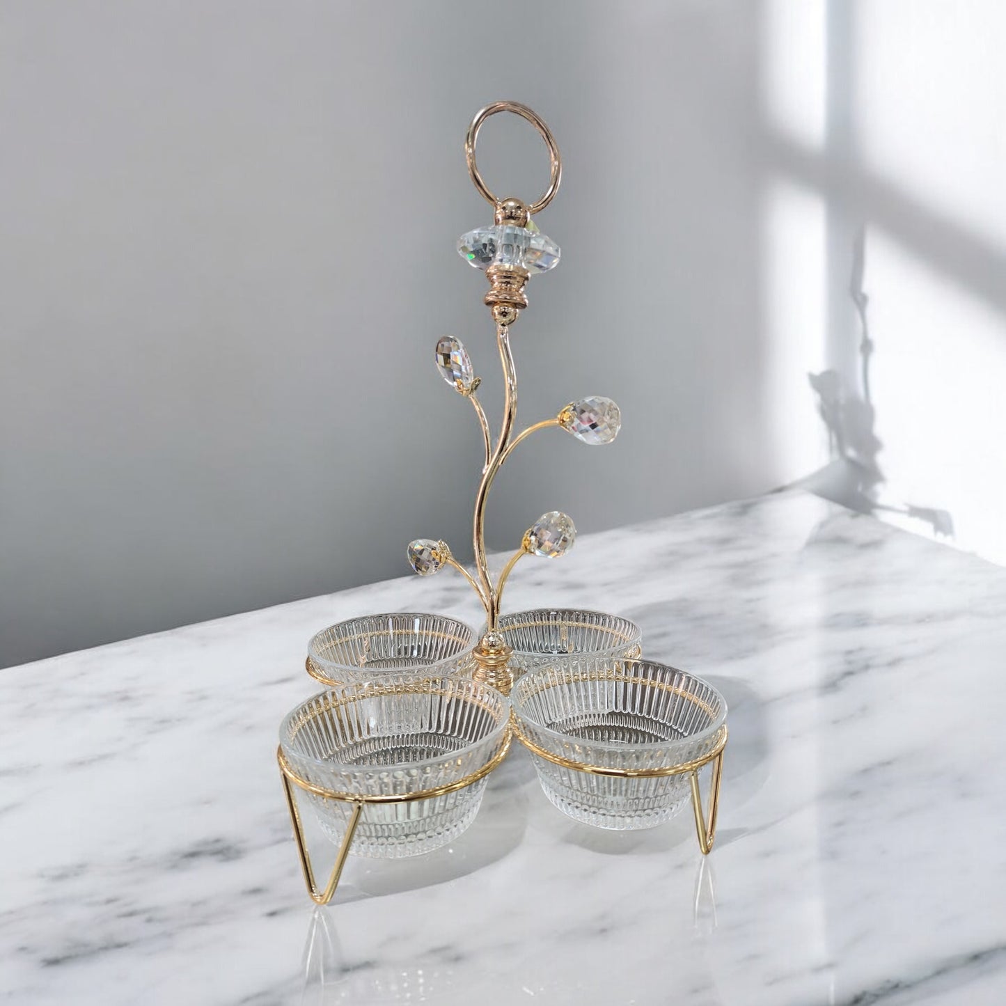 Bandeja Decorativa Dorada con 4 Cuencos de Cristal – Diseño Elegante con Detalles de Cristal