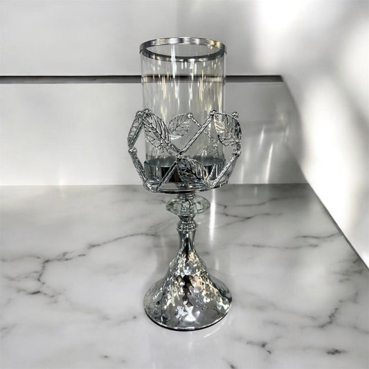 Castiçal em cristal e metal prateado com elegante design de folha