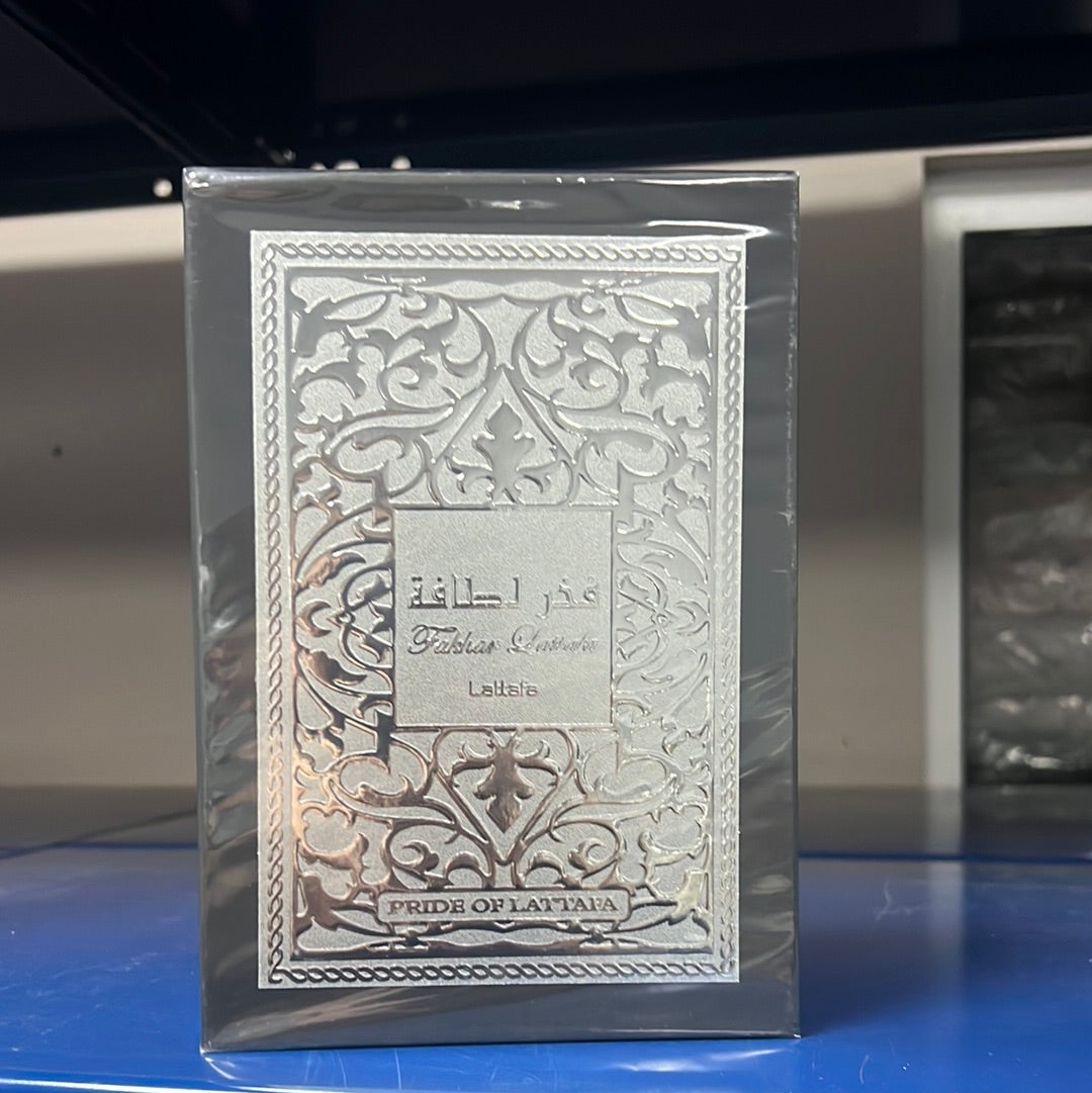 🌟 Descubre la Elegancia de Lattafa Fakhar Black Eau de Parfum 🌟