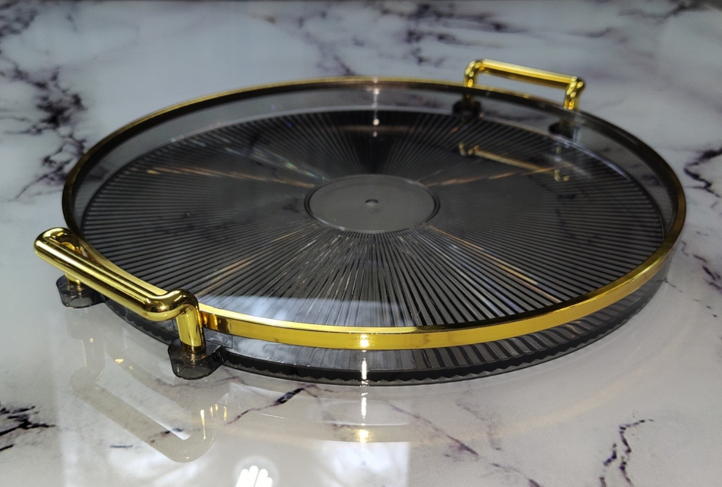 🟠 Bandeja Redonda con Asas Doradas – Elegancia para Servir o Decorar - Plástico NEGRO