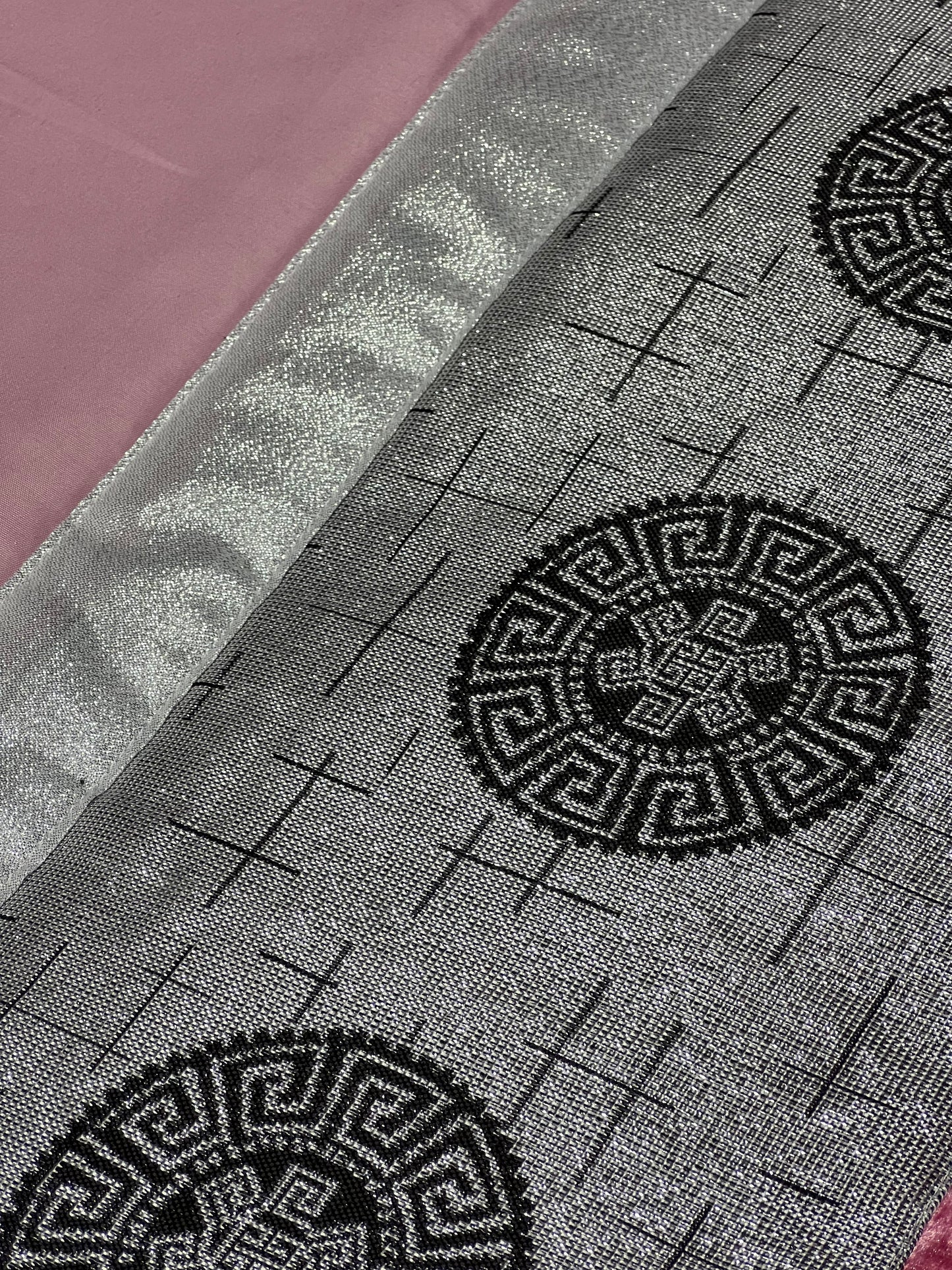 🏯 Colcha TOQUIO Elegante – Conjunto Decorativo con Tres Almohadas, 250 x 260 cm - COLOR ROSA