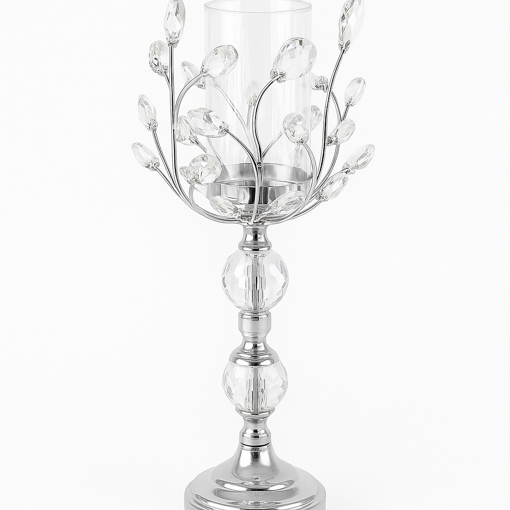 Candelabro Plateado con Pétalos de Cristal y Detalle de Doble Esfera ✨