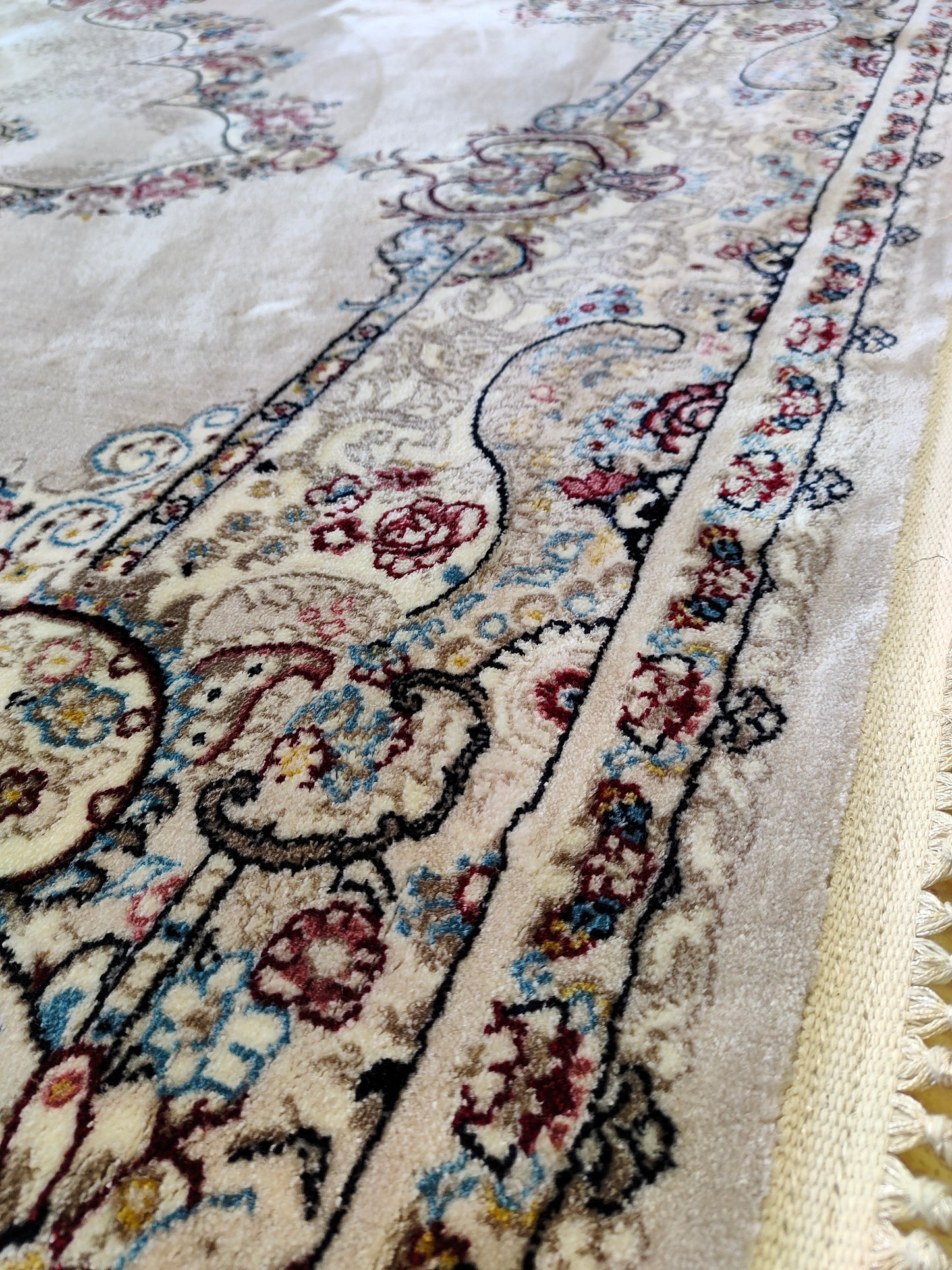 Alfombra Diseño Turca Beig con Detalles en Beig – Tono Neutro y Elegante