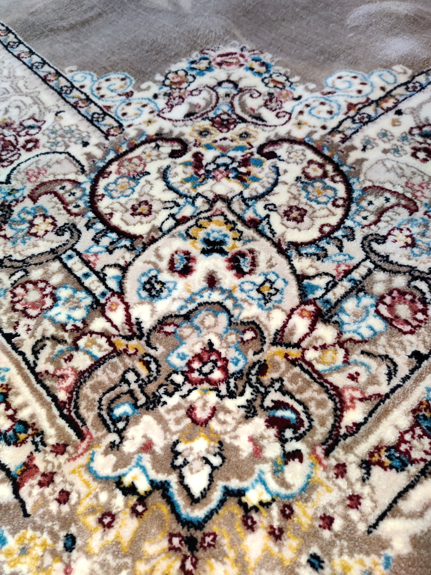Alfombra Diseño Turca Marrón con Detalles en Marrón – Estilo Tradicional Turco