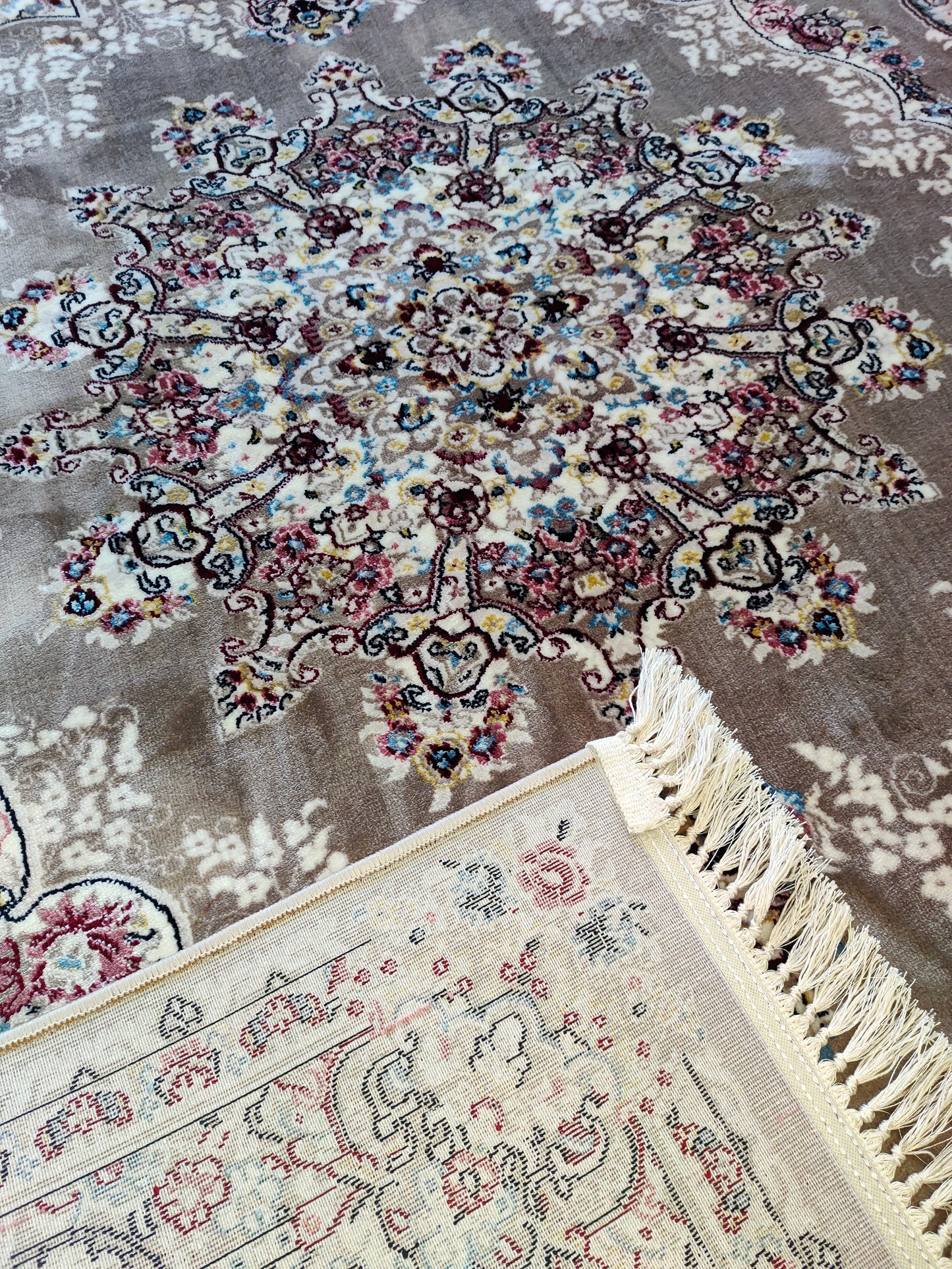 Alfombra Diseño Turca Marrón con Detalles en Marrón – Estilo Tradicional Turco