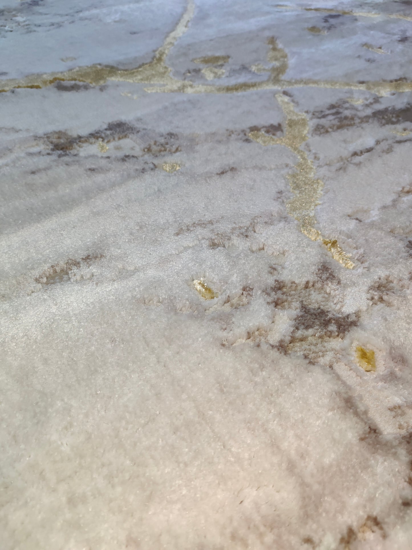 Alfombra Diseño Mármol Crema con Detalles Dorados – Estilo Moderno y Refinado
