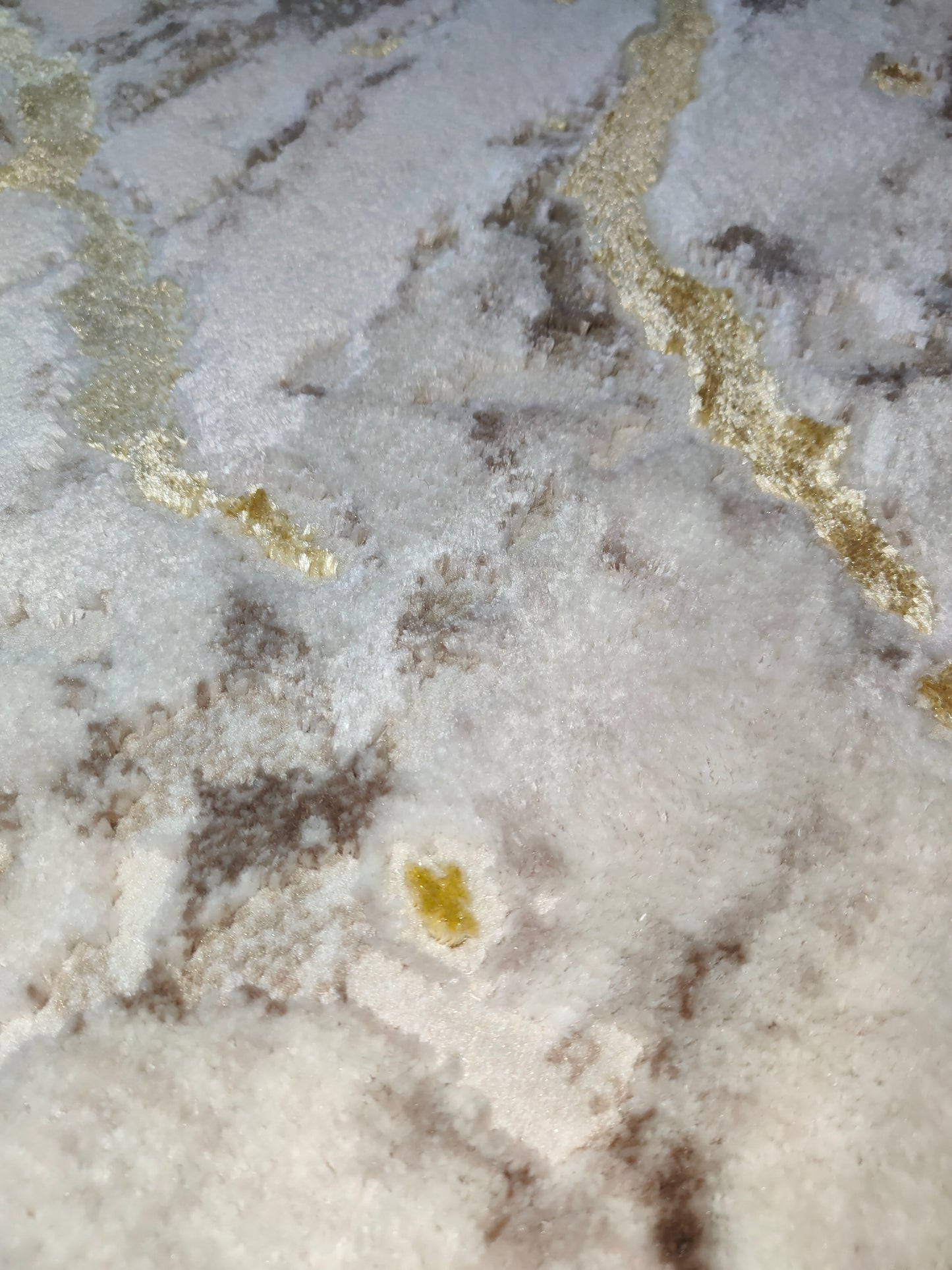 Alfombra Diseño Mármol Crema con Detalles Dorados – Estilo Moderno y Refinado