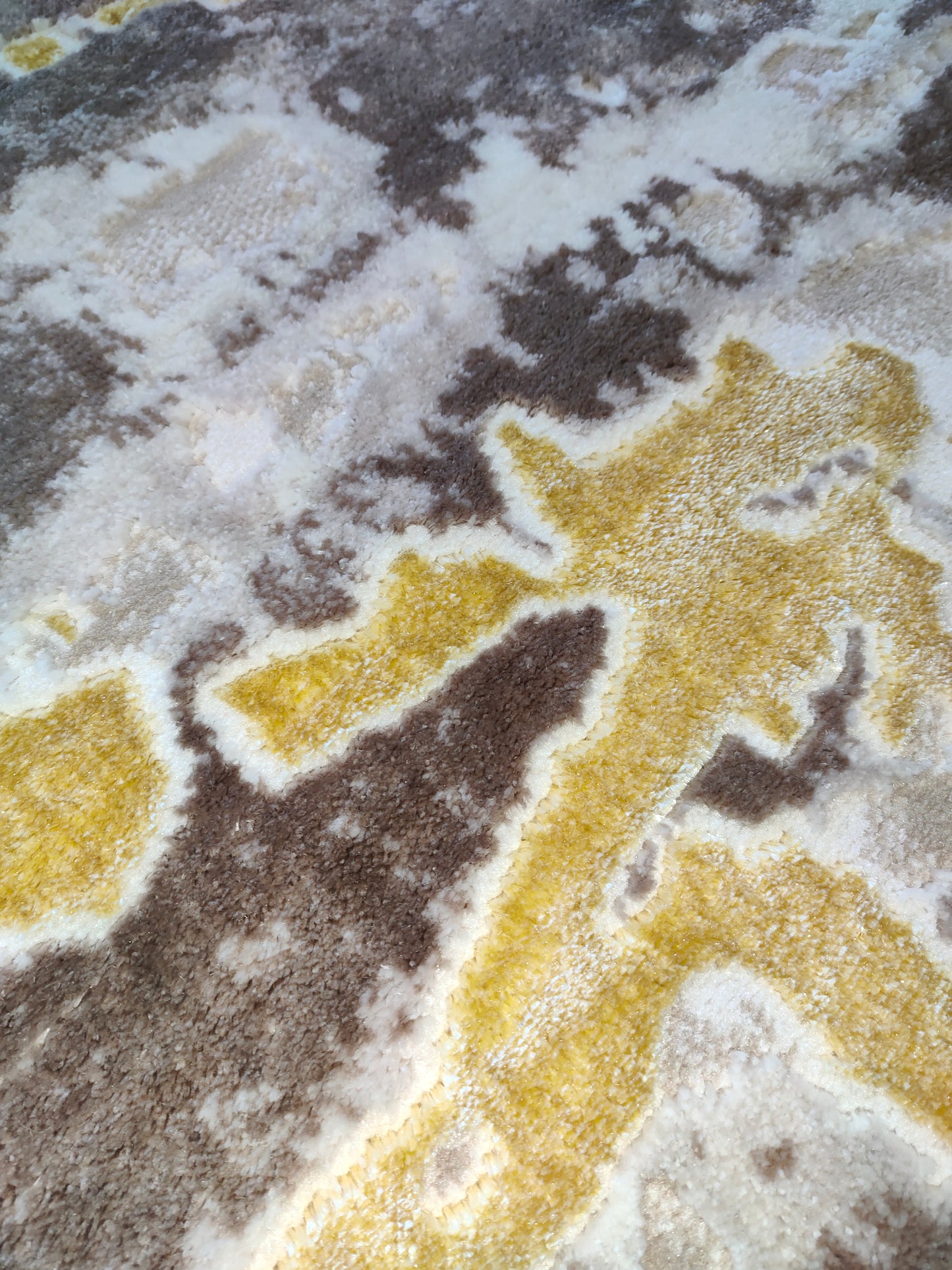 Alfombra Diseño Mármol Marrón con Detalles Dorados – Decoración Sofisticada y Cálida
