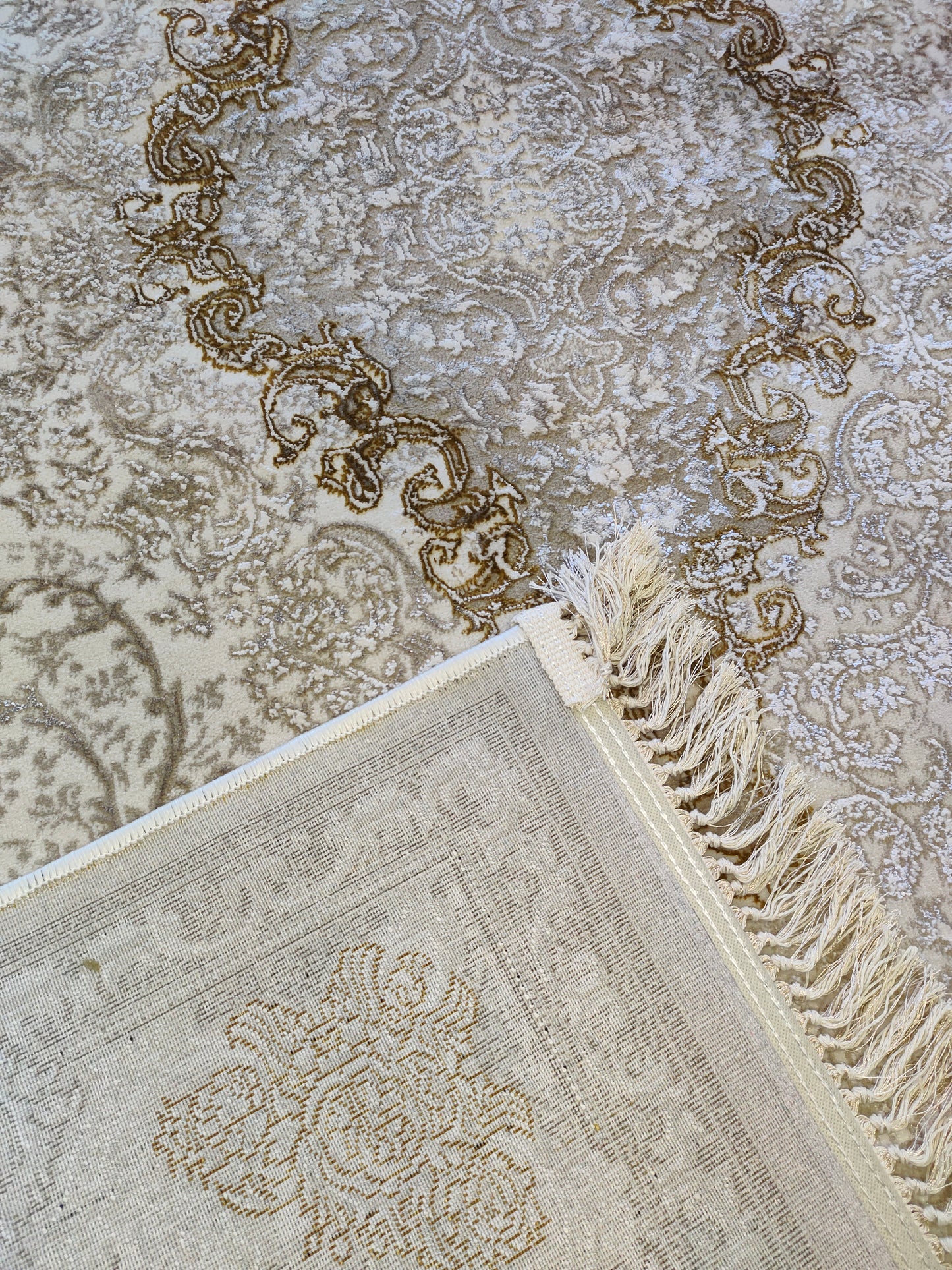 Alfombra Diseño Arabia Crema con Detalles en Crema – Ideal para Decoraciones Claras