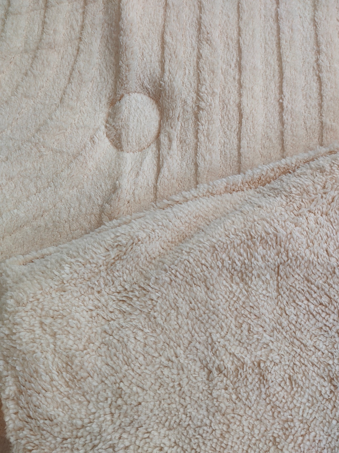 Edredón con Borrego Modelo Curvas – 230 x 250 cm - COLOR CREMA