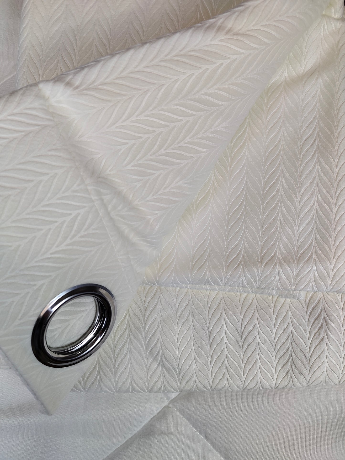 Cortinas de Terciopelo de Alta Calidad MODELO ESPIGAS – COLOR BLANCO