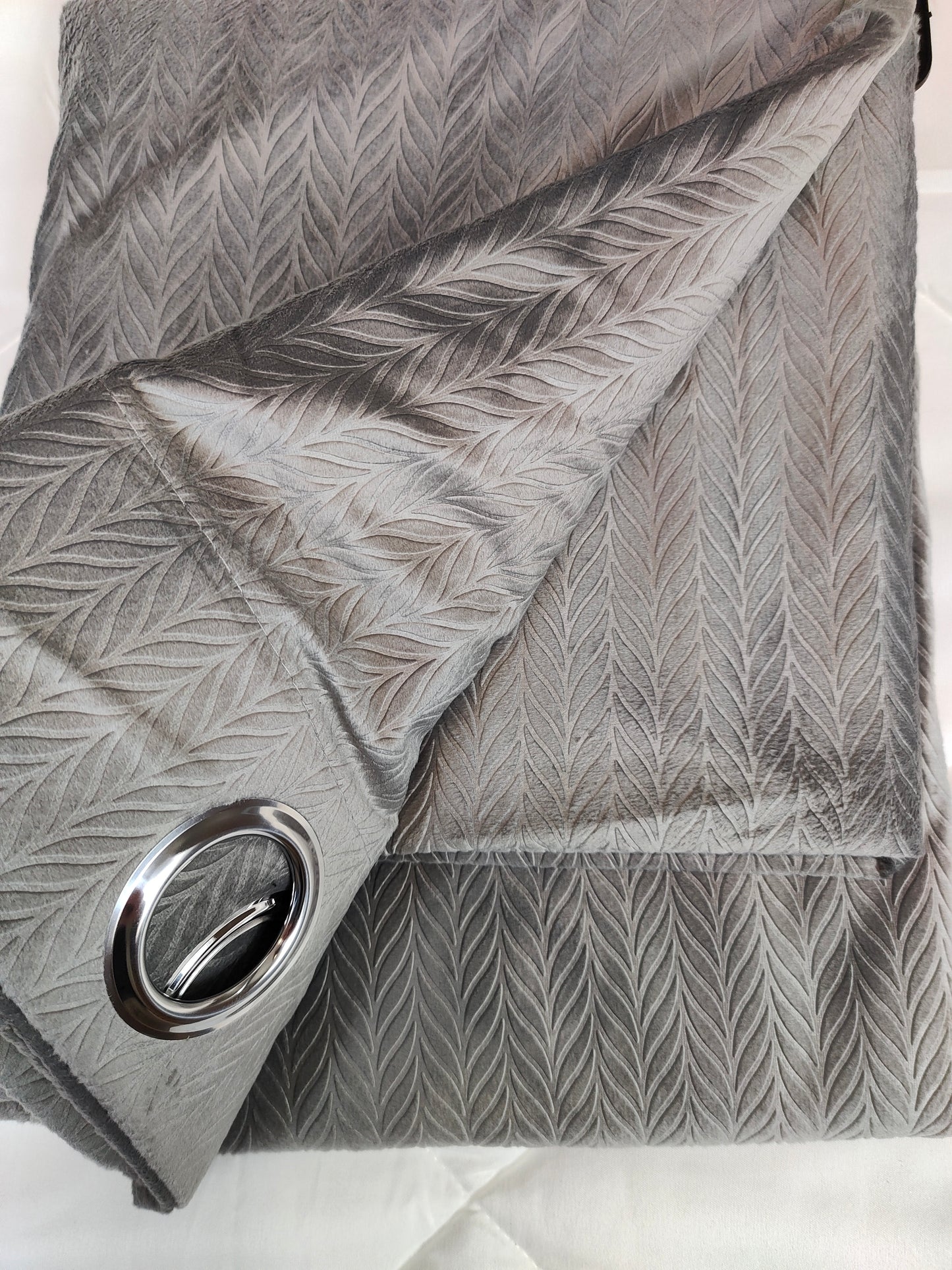 Cortinas de Terciopelo de Alta Calidad  MODELO ESPIGAS – COLOR GRIS