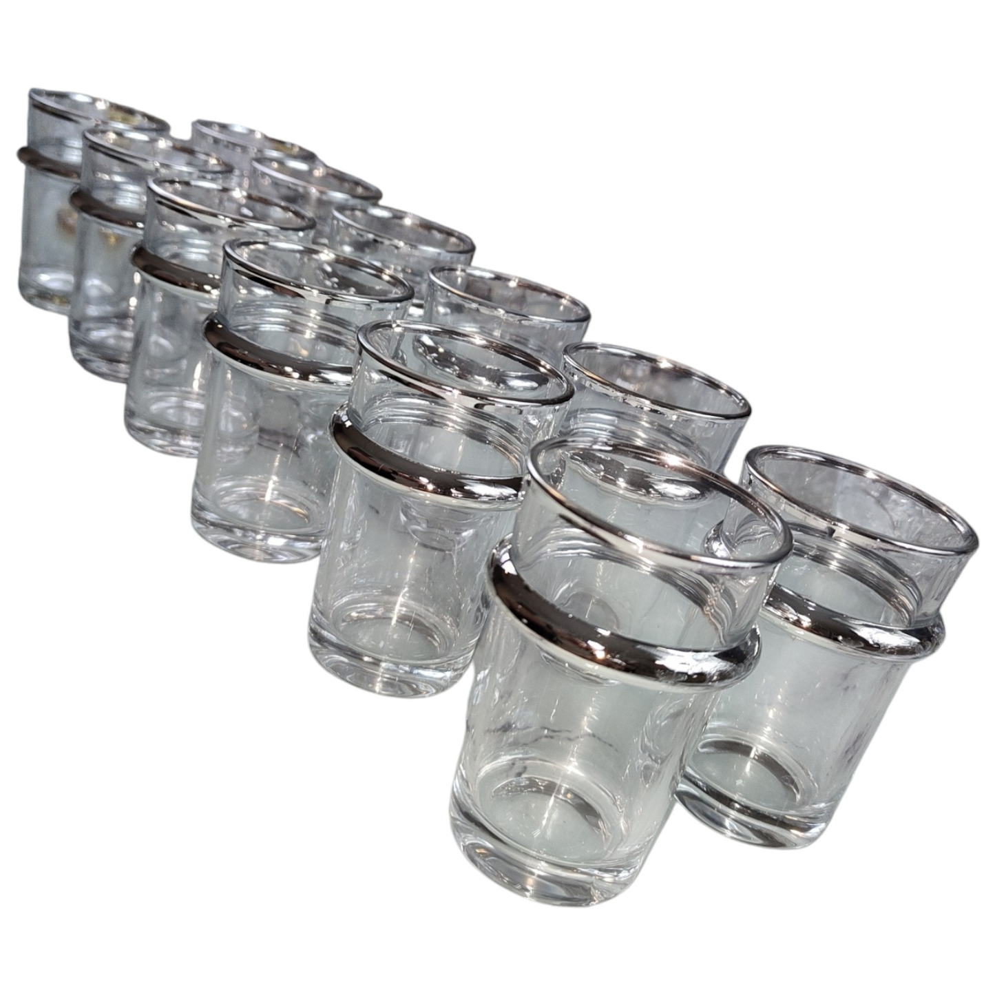 Set de 12 Vasos de Té – Elegancia en Plateado