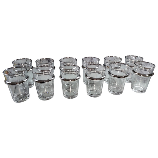 Set de 12 Vasos de Té – Elegancia en Plateado