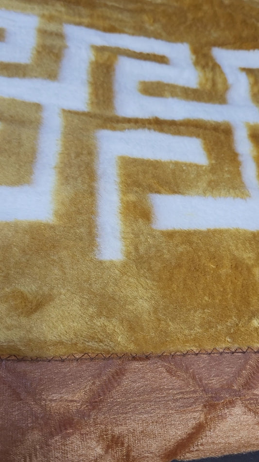 Manta Royal Eskimos 220 x 240 cm – 4 kg | Alta Calidad, Súper Suave y Cálida – 100% Poliéster - VERSACE DORADO