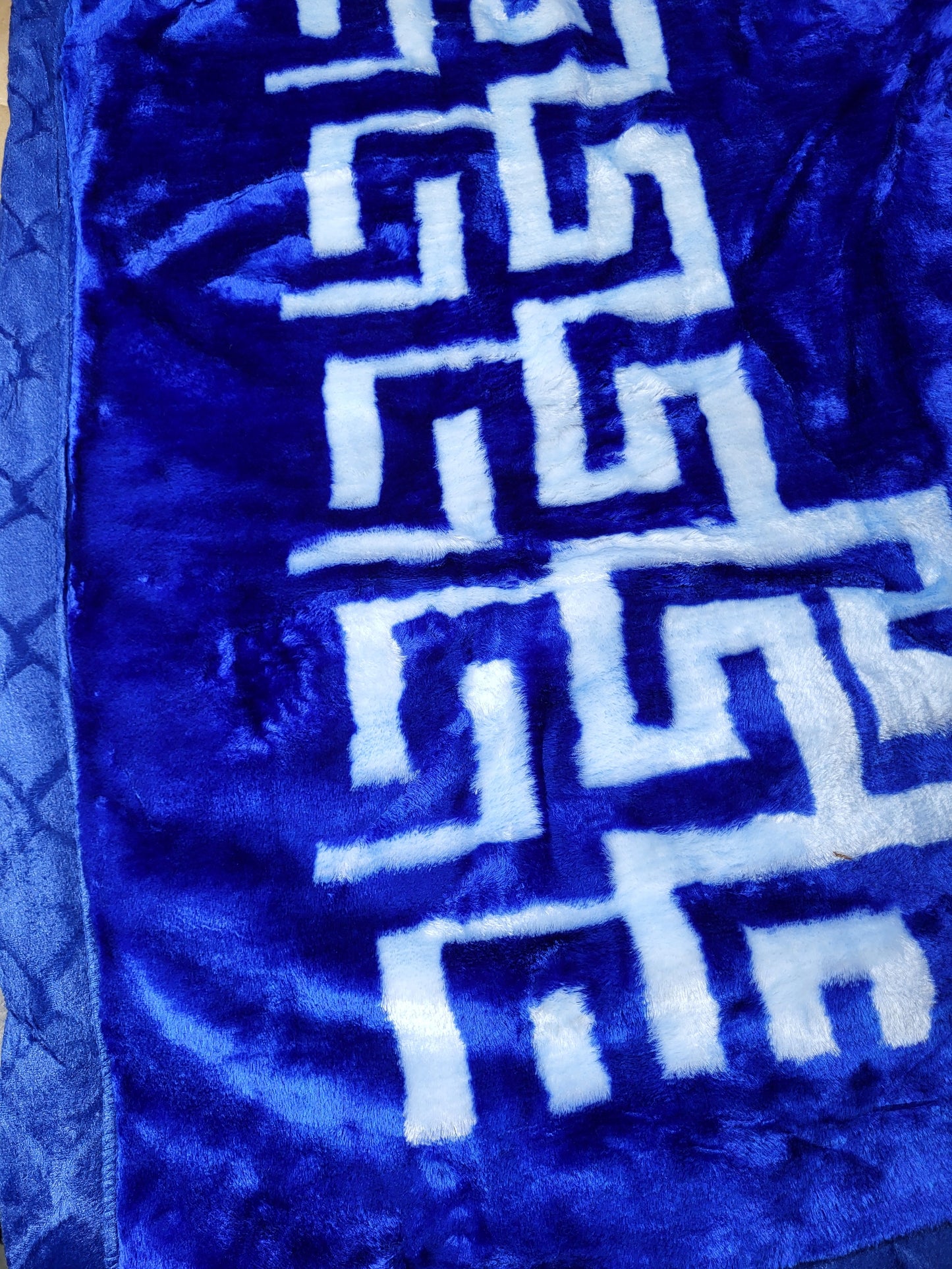 Manta Royal Eskimos 220 x 240 cm – 4 kg | Alta Calidad, Súper Suave y Cálida – 100% Poliéster - VERSACE AZUL
