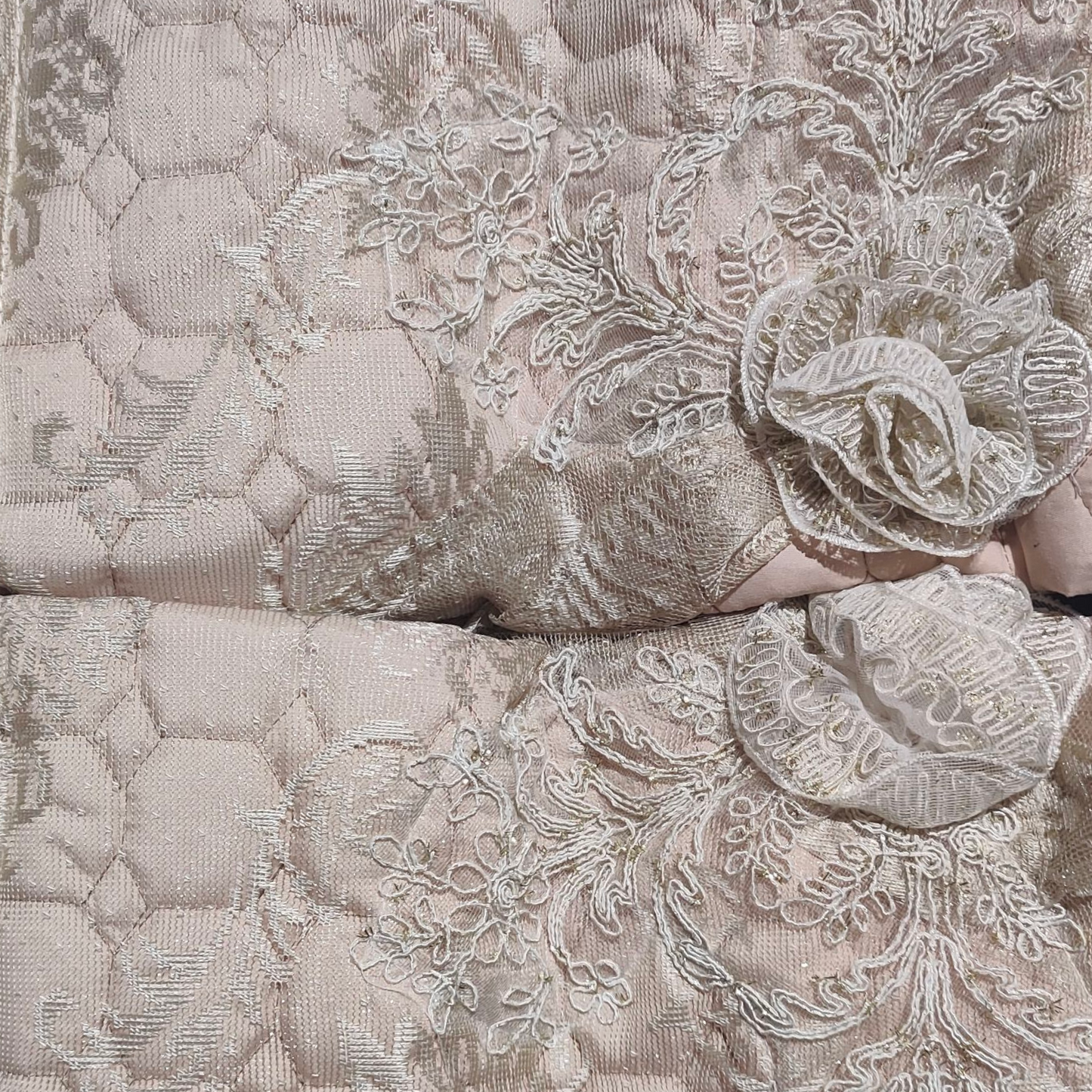 Set de Cama de Lujo "Hayal" – Cubrecama Acolchado con Encaje - COLOR CAPUCHINO